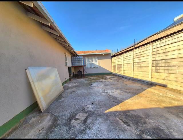 7 BEDROOM HOUSE FOR SALE IN DALVIEW